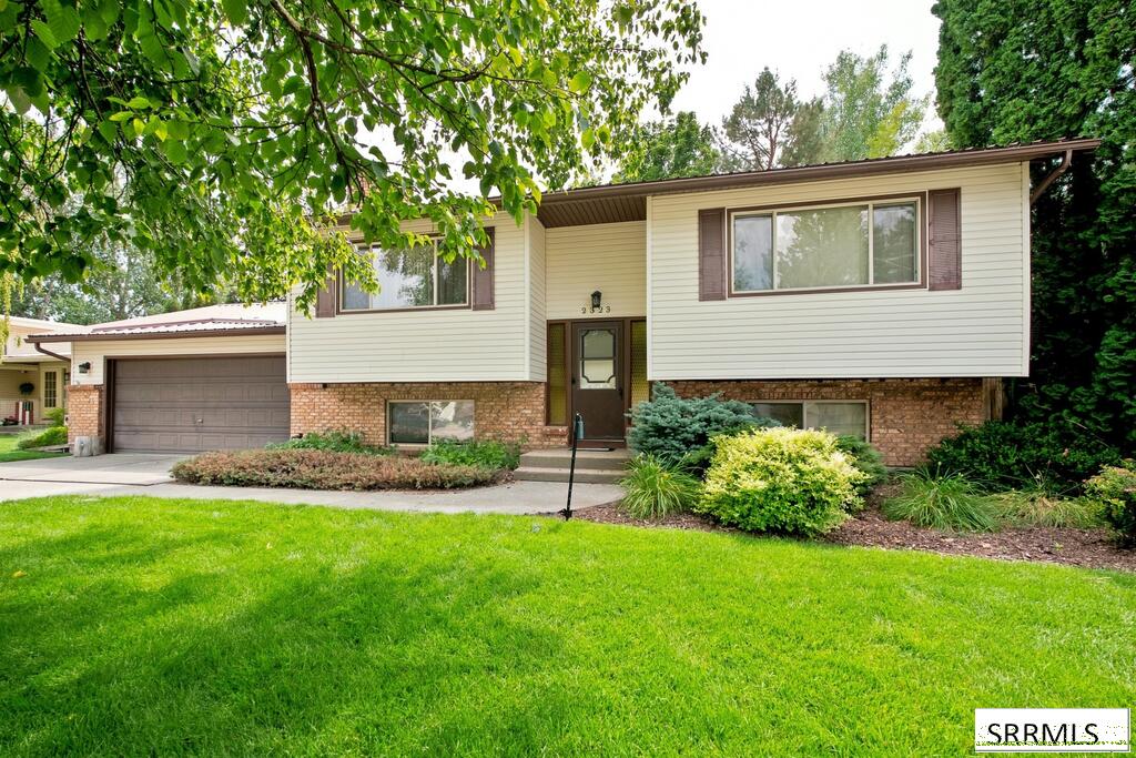 2323 Westcliff Drive