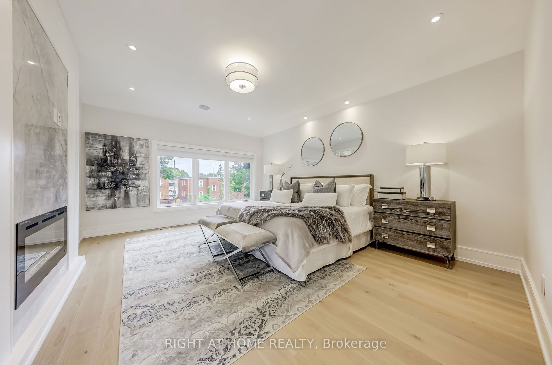 102 Parklea Dr