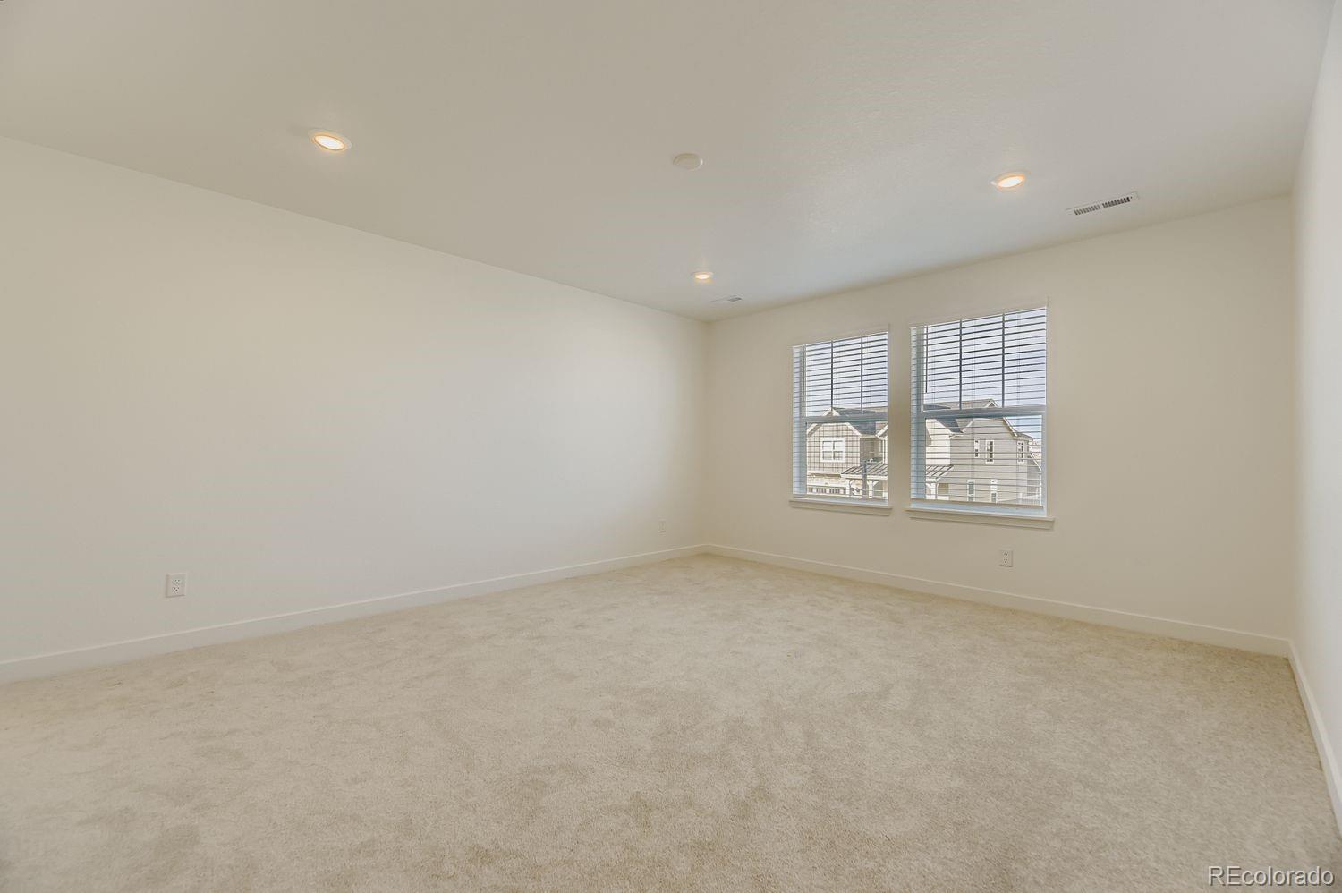 10828 Snowdon Street