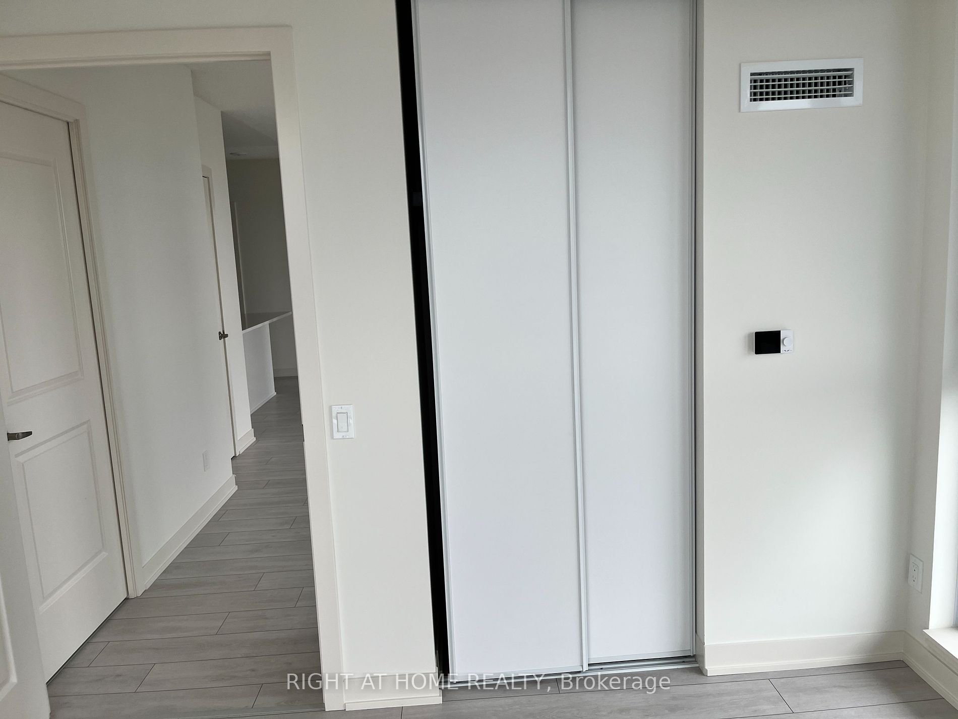 4955 Yonge St 2906