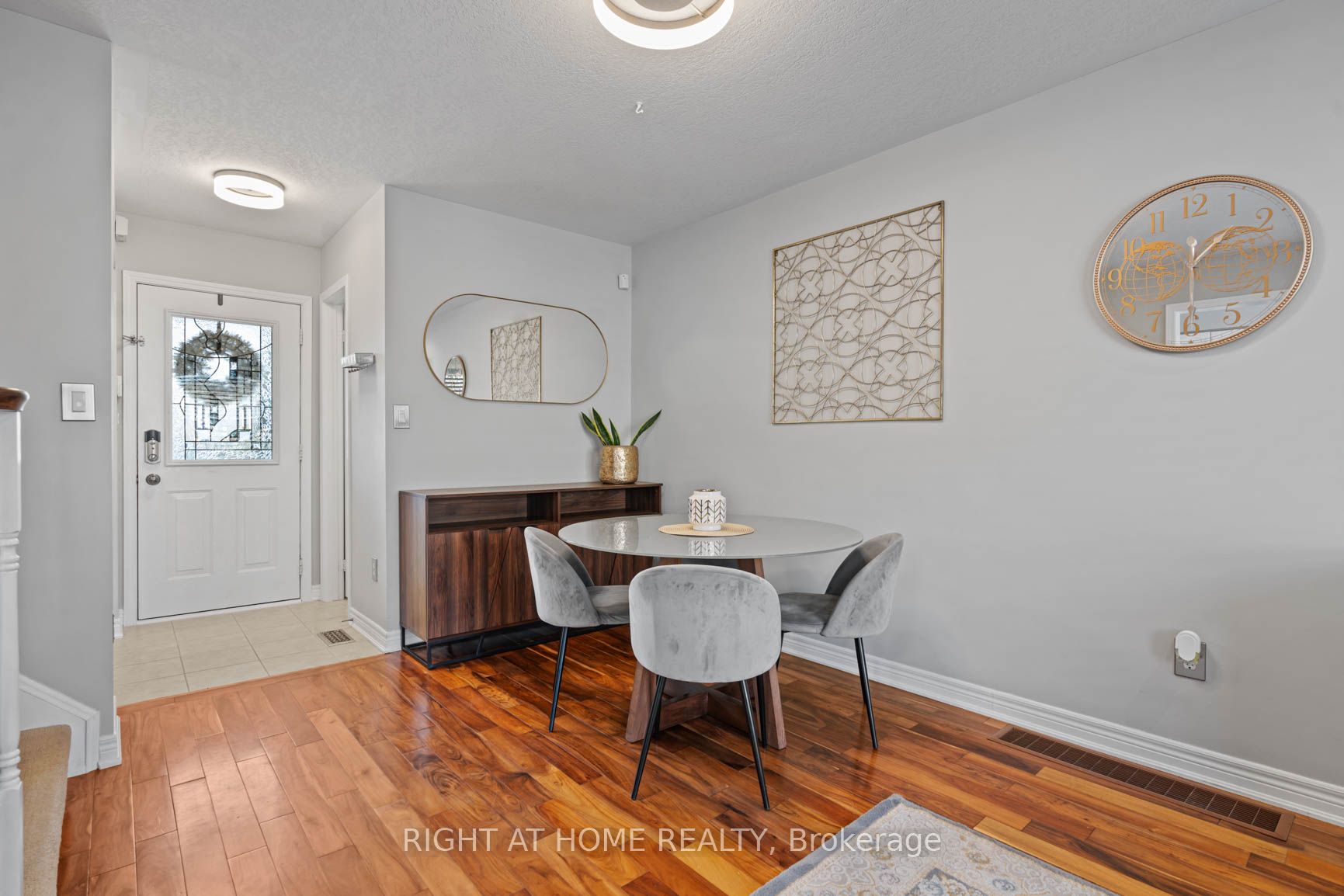 2420 Baintree Cres