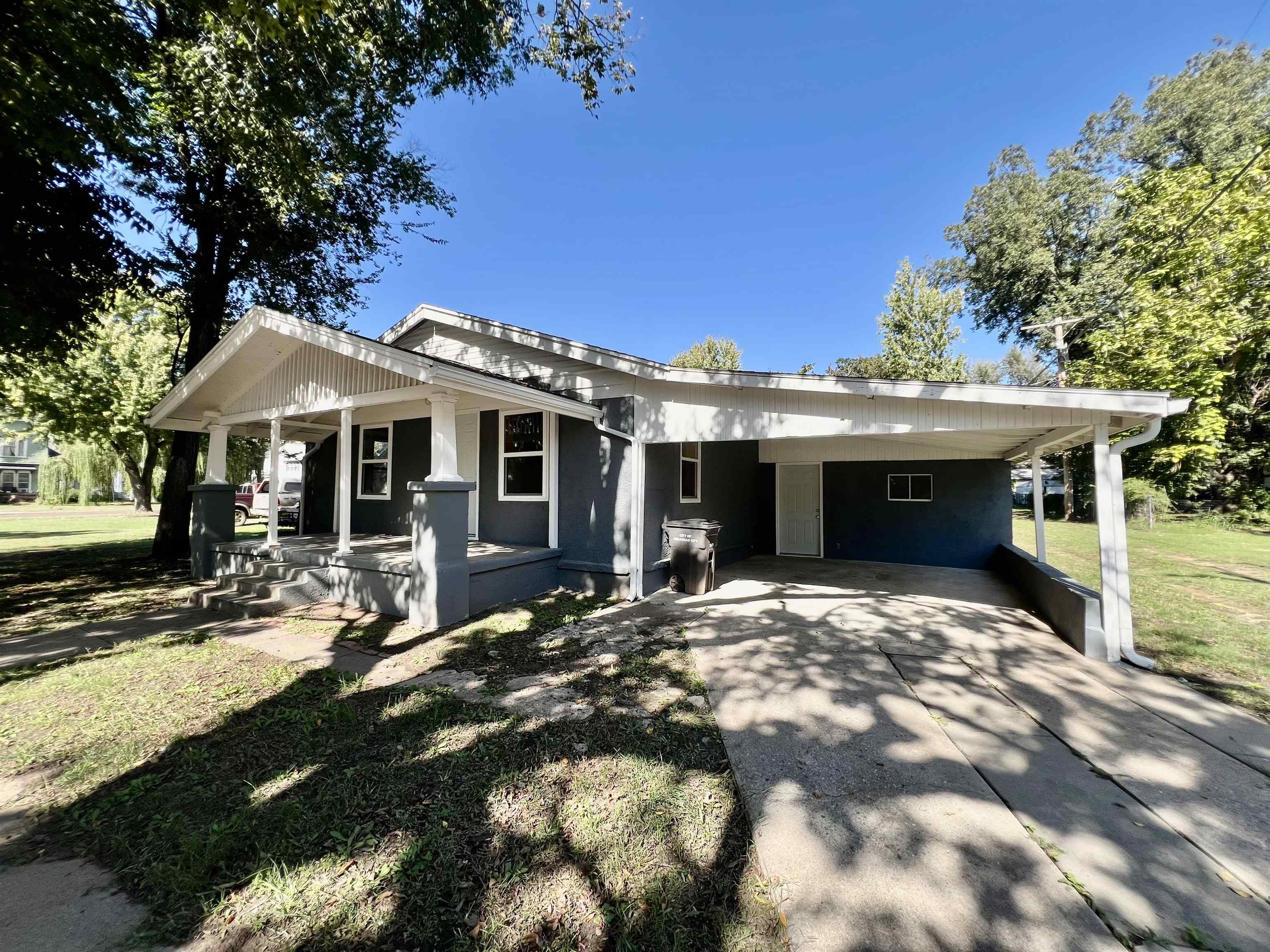 210 E Quincy