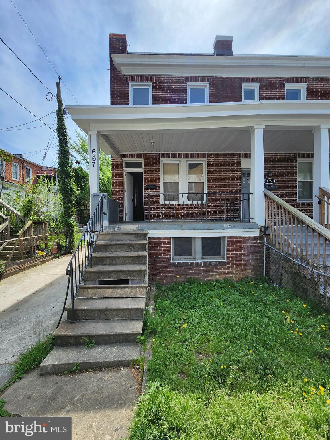 667 Dumbarton Ave  