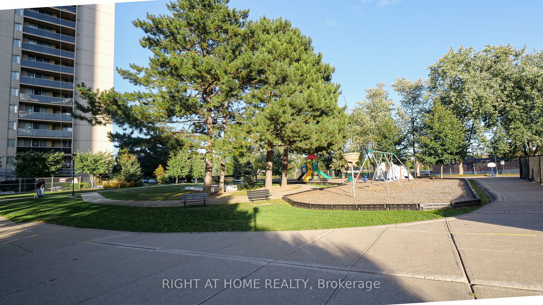 812 Burnhamthorpe Rd 705