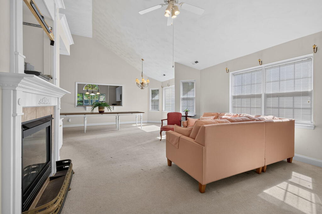 118 Saratoga Place 32