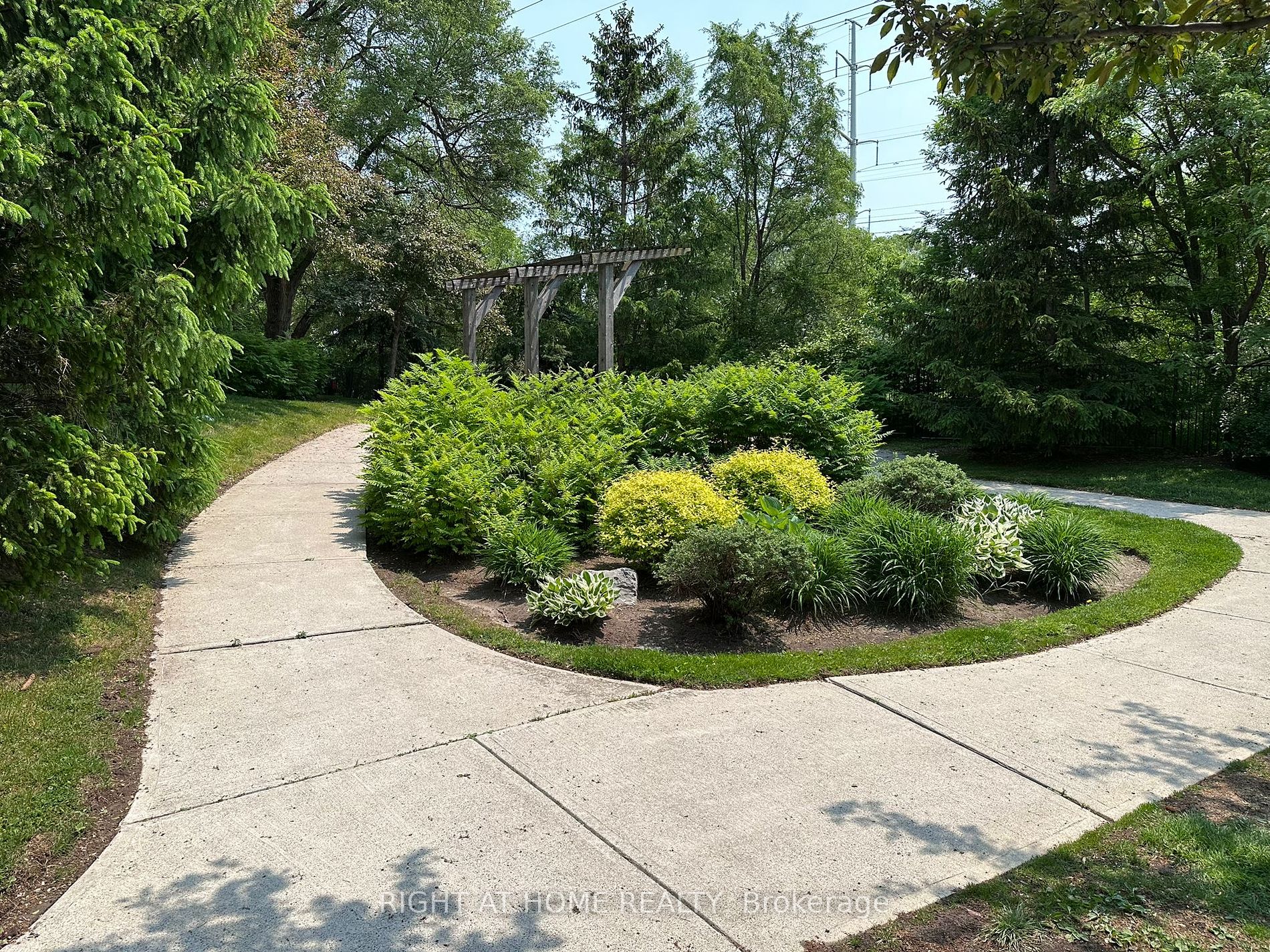 1700 E Eglinton Ave 609