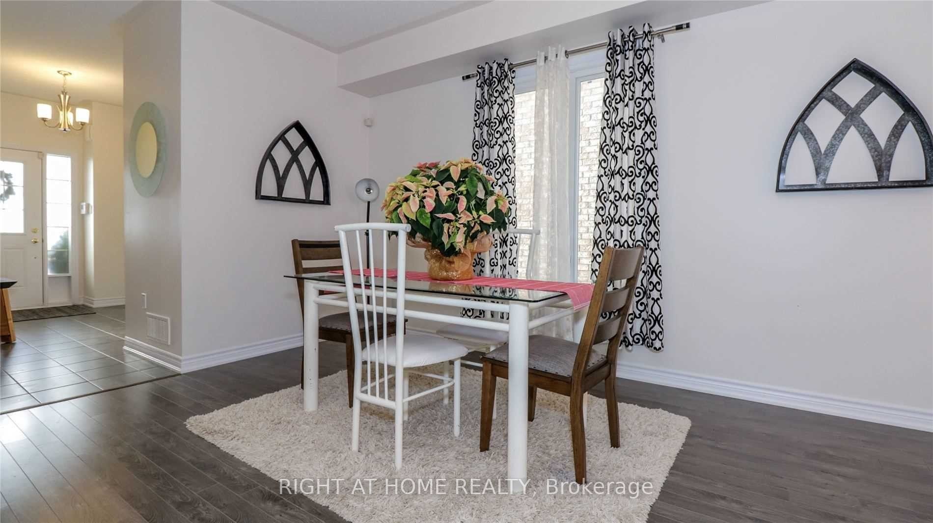 76 Hopkins Cres