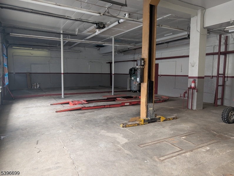 812 S Main St Bay L