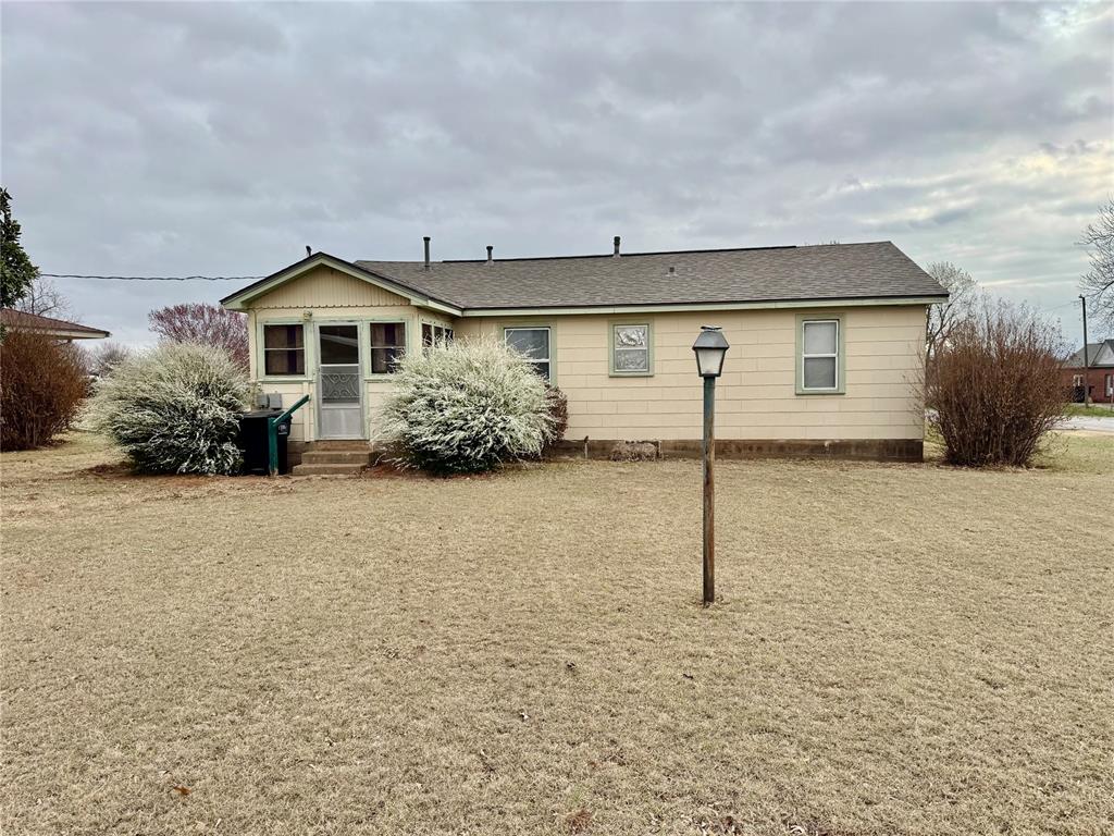 711 N Broadway Avenue