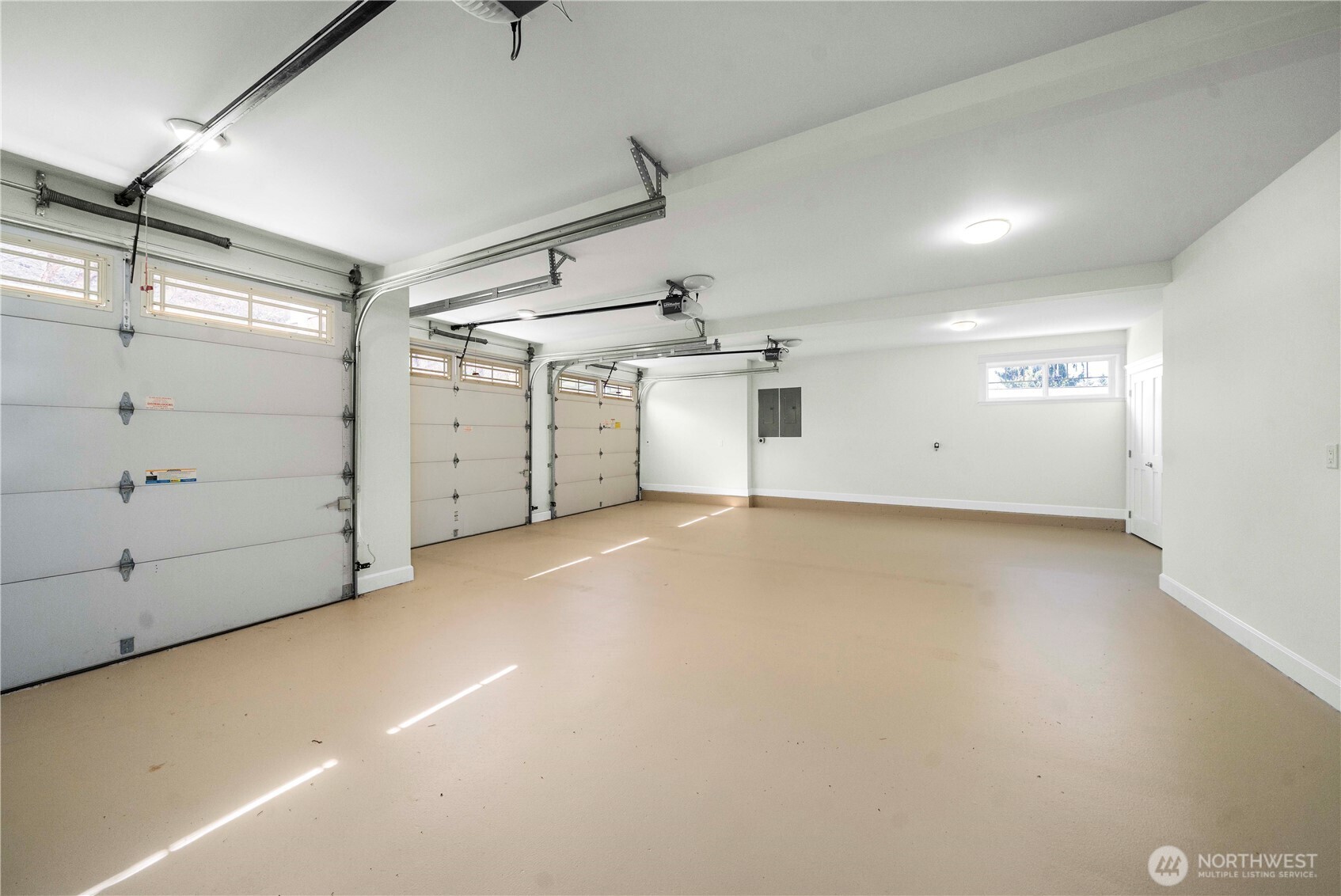 11028 E Riverside Drive