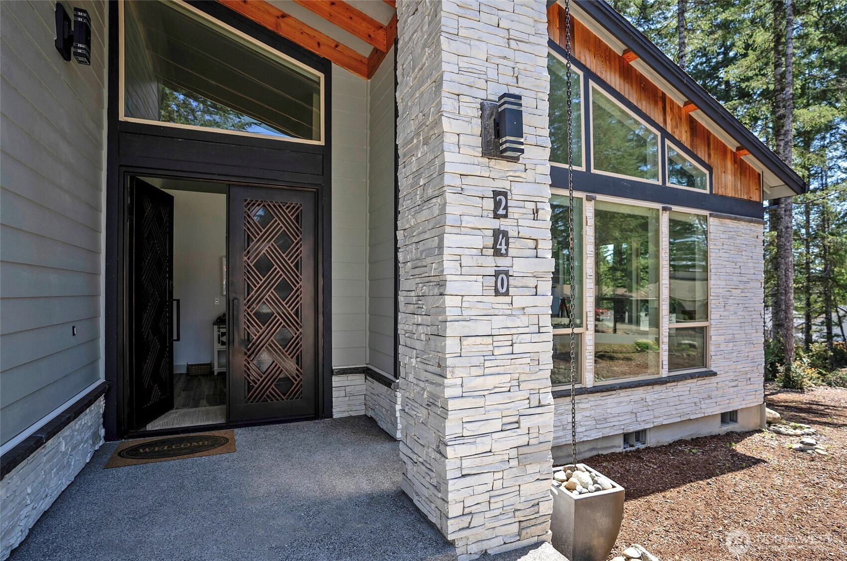 240 E Susan Lane