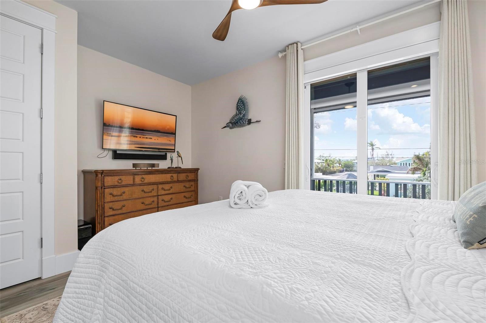915 N Shore Drive