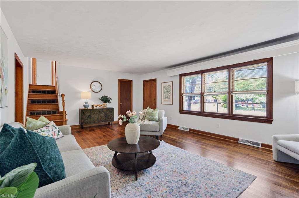 2 Larchmont Crescent