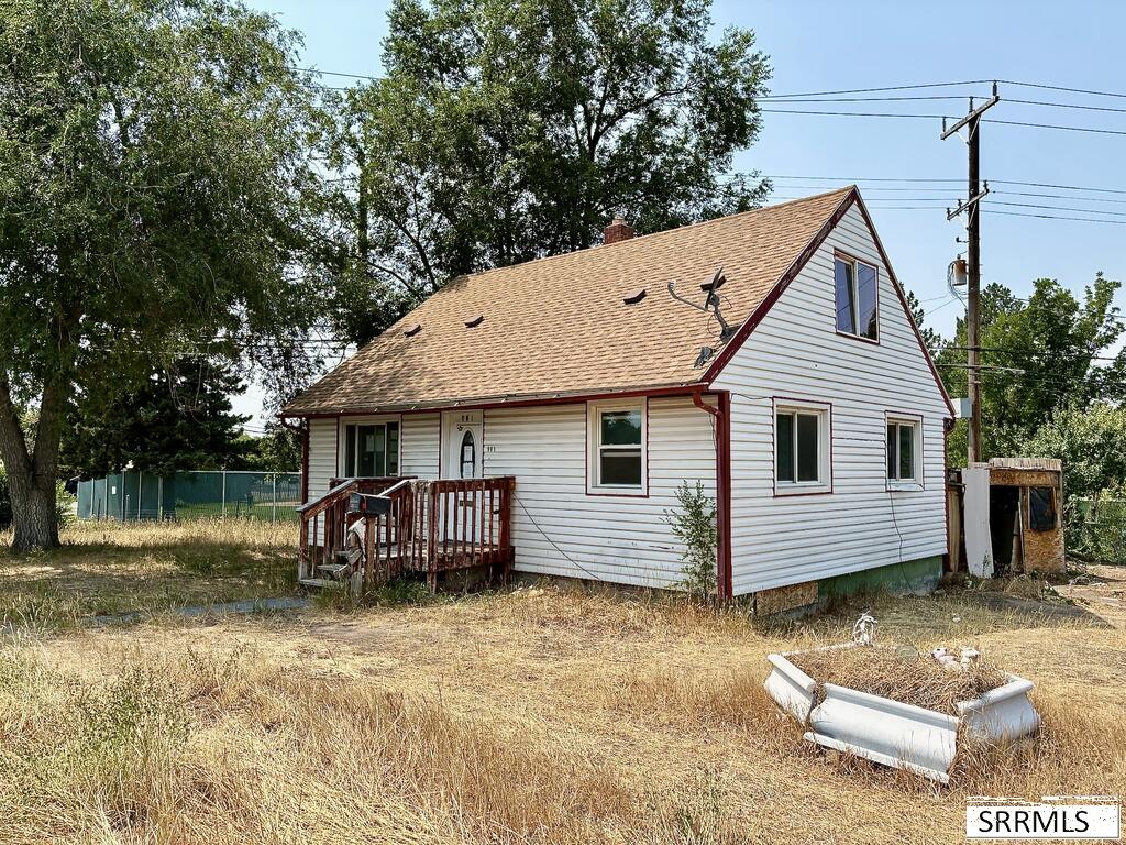 901 Royal Avenue