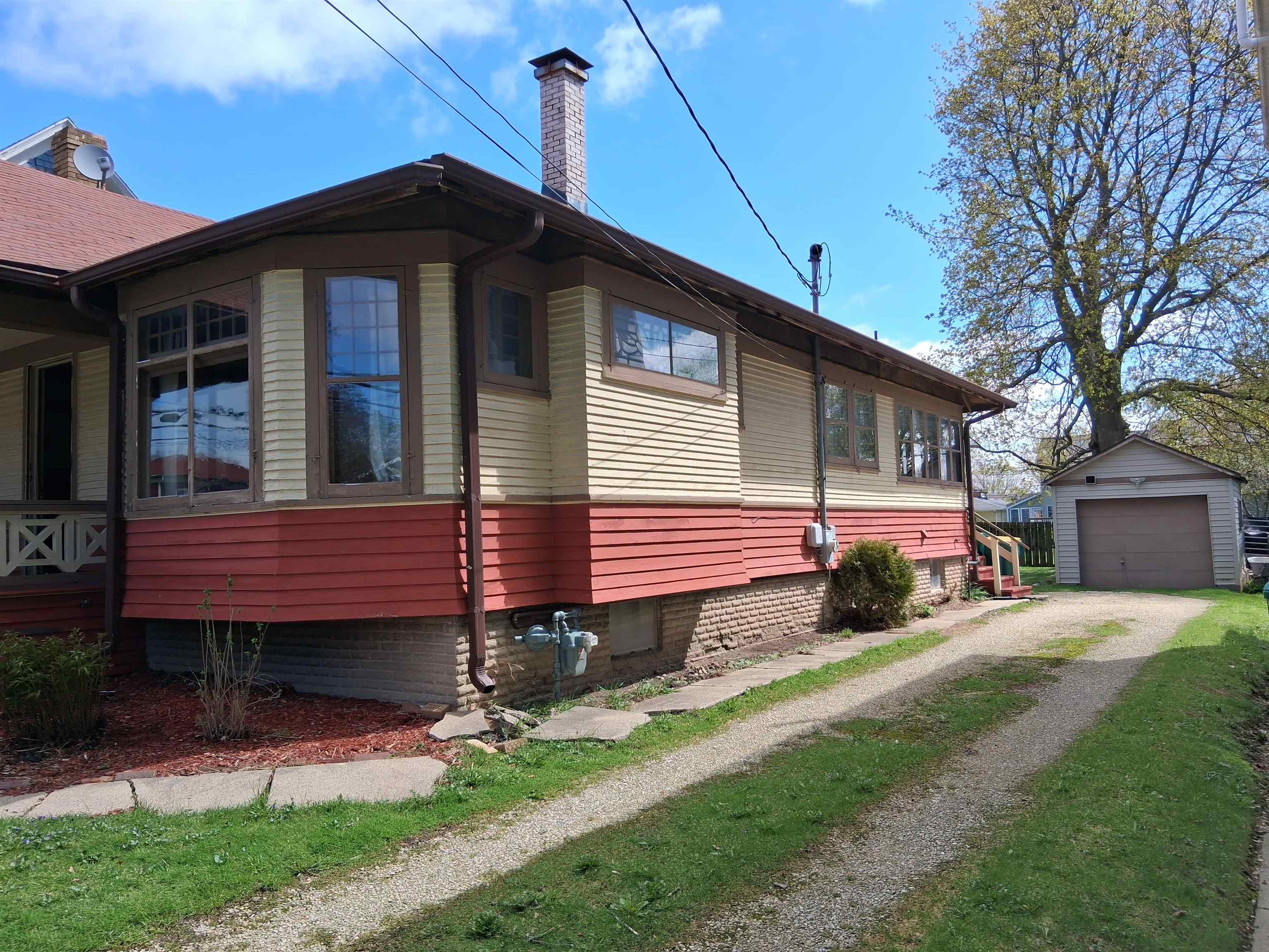 906 Somonauk Street