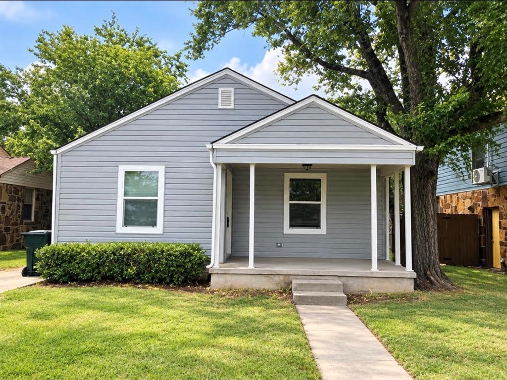 A charming 2 bedroom, 1 bath house located in the heart of Norman, OK. This cozy home features new flooring and fresh paint throughout, giving it a modern and inviting feel. The spacious yard provides plenty of room for outdoor activities and relaxation. Don't miss out on the opportunity to make this lovely house your new home.
