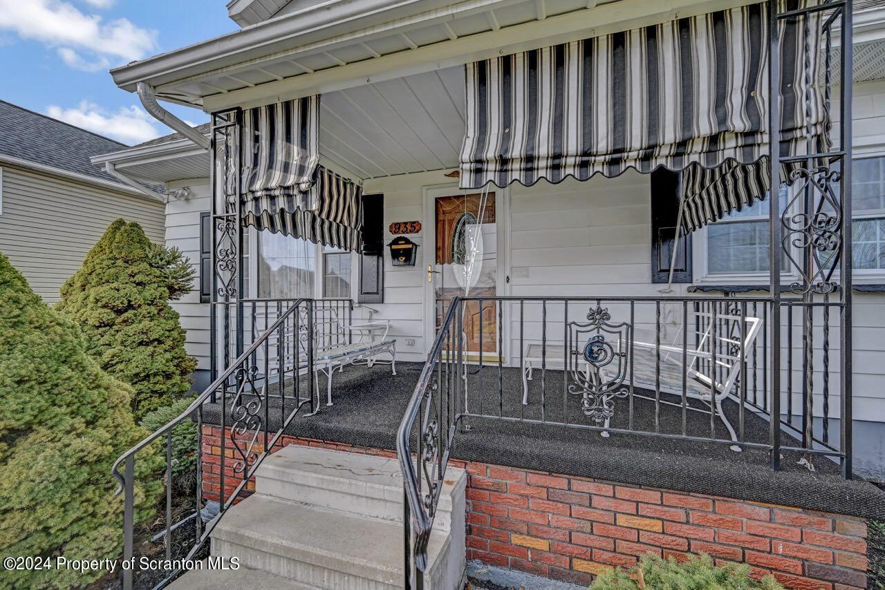 935 Dimmick Street