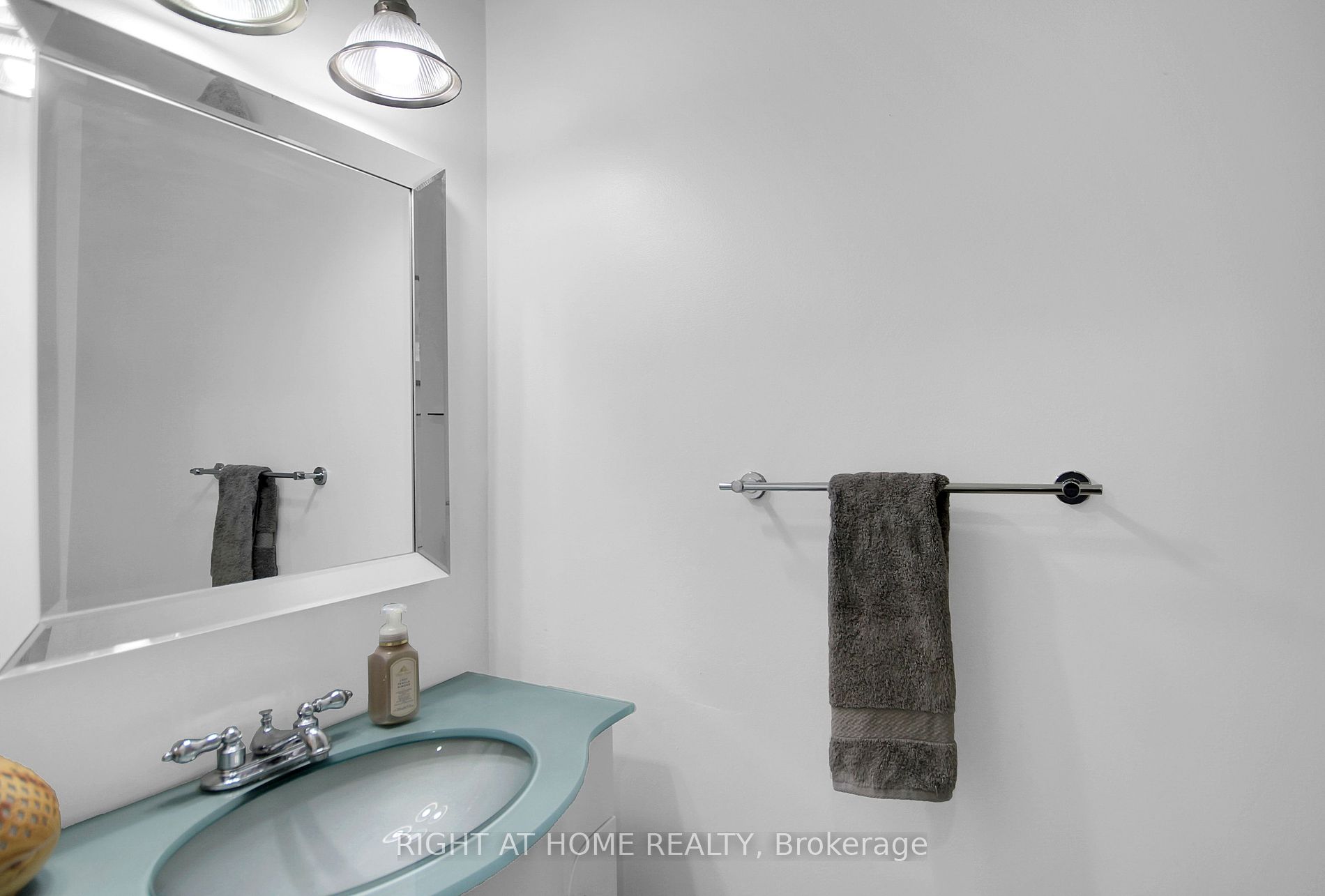 2126 Canberra Pl