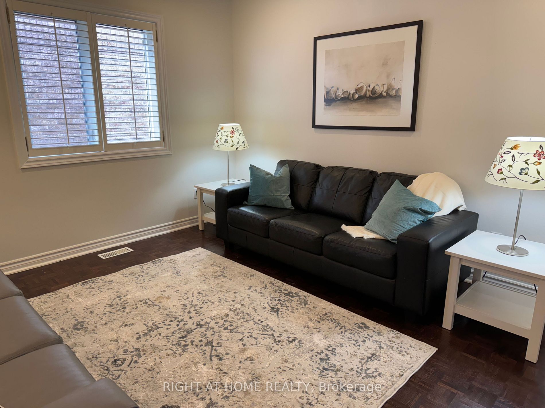 5276 Floral Hill Cres