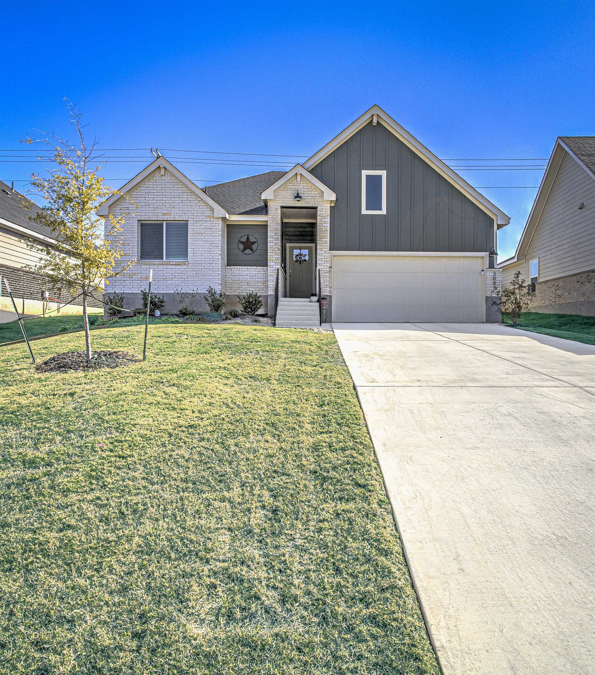 Adoreable single story home in Thunder Rock. Beautiful quartz countertops, stainless steel appliances, beautiful quartz countertops,  Kitchen opens to the Living room.This is the Ashburn floorplan D.R. Horton, Primary Bedroom has a large walk-in closet and walk in shower. Covered back patio and private backyard. Carpet in bedrooms and beautiful vinyl in living areas. This is a perfect 3 bed 2 full bath home .