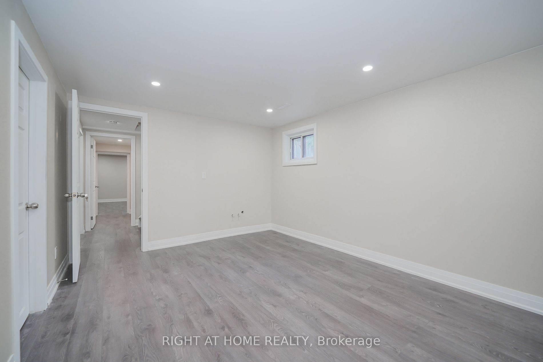50 Coral Harbour Cres Unit B