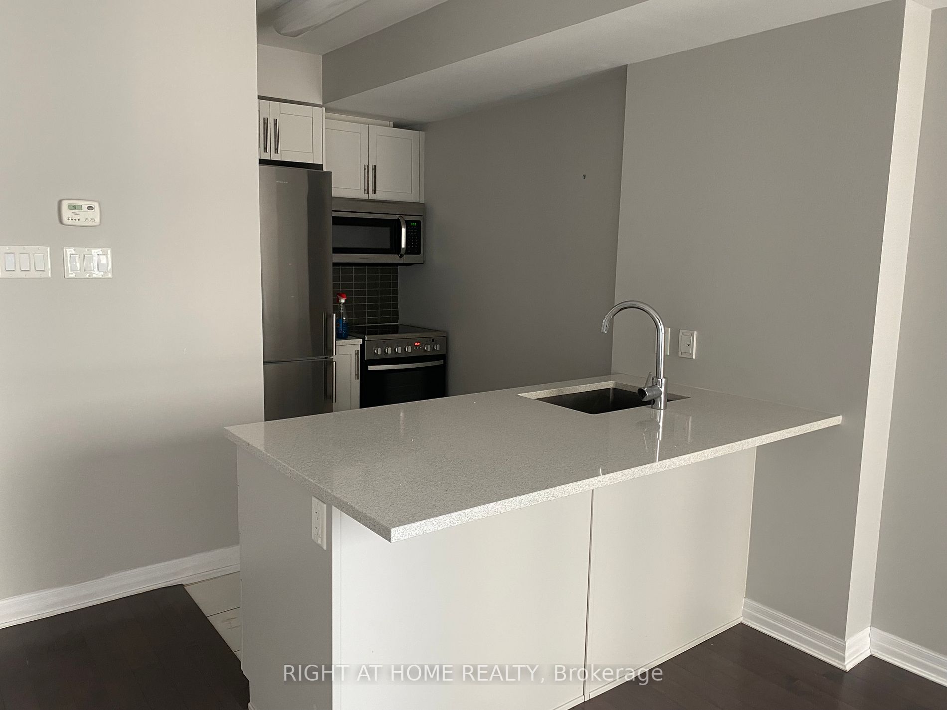 195 Besserer St 2008