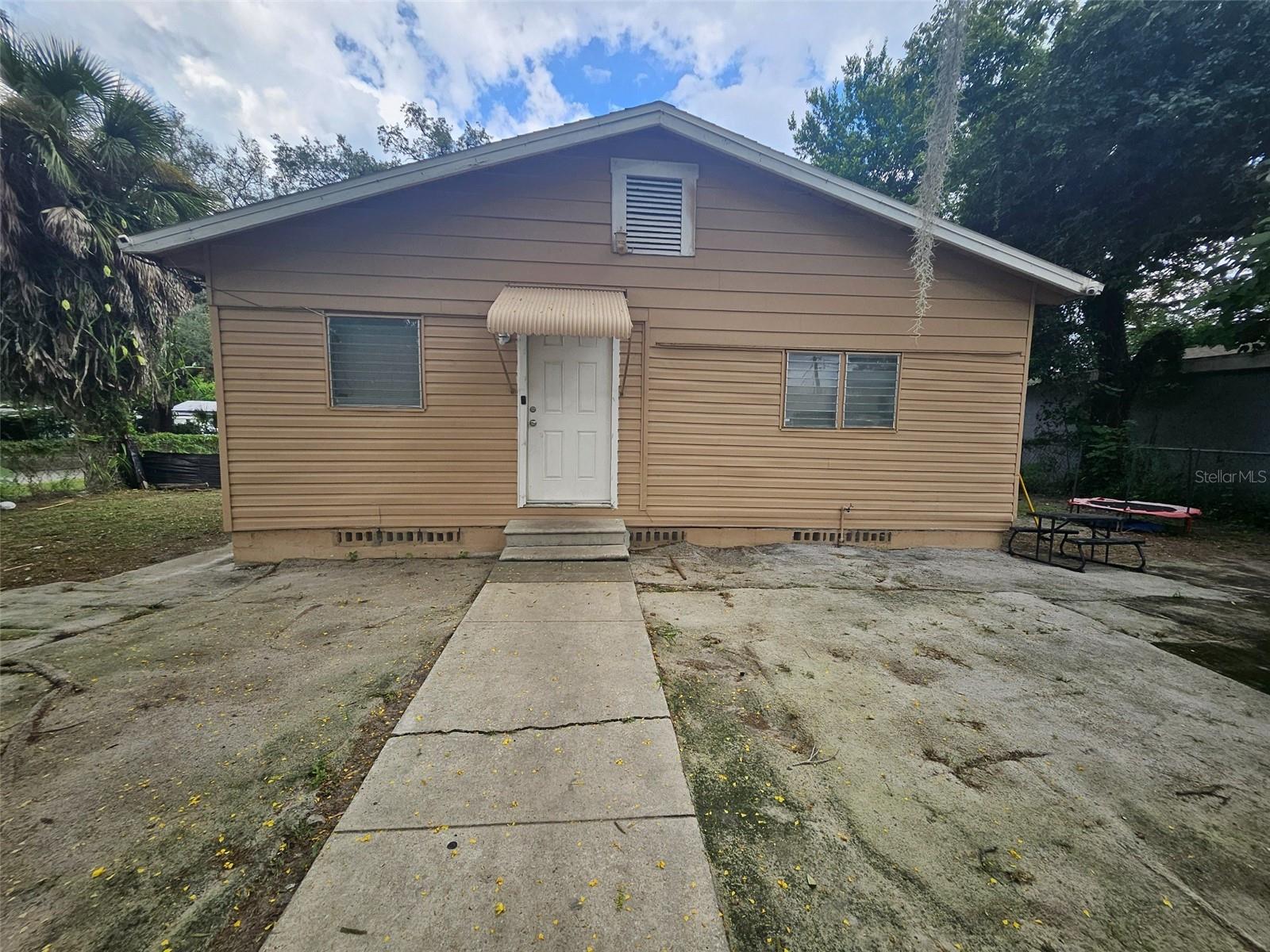 1410 E Annie Street