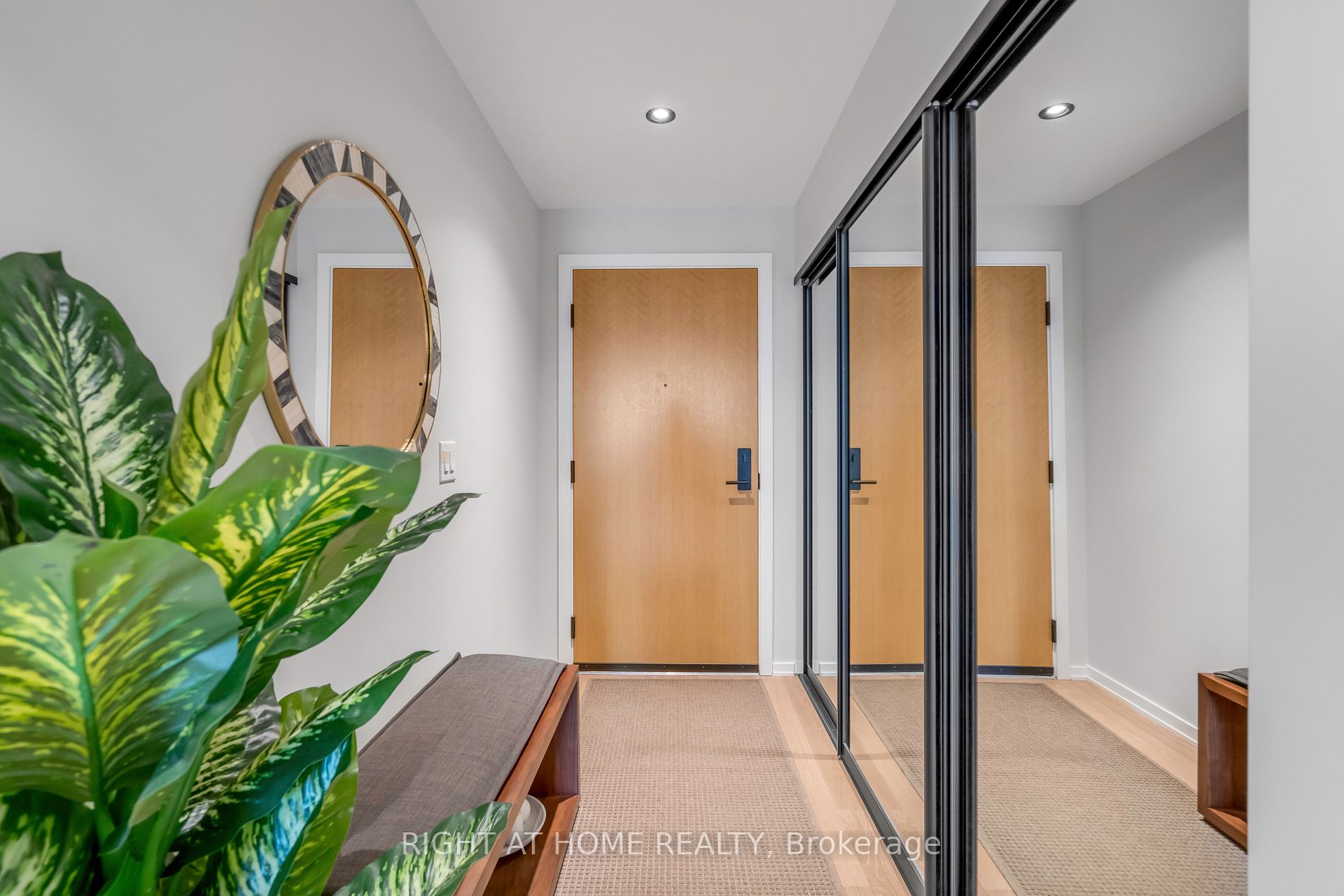 41 Dovercourt Rd 906