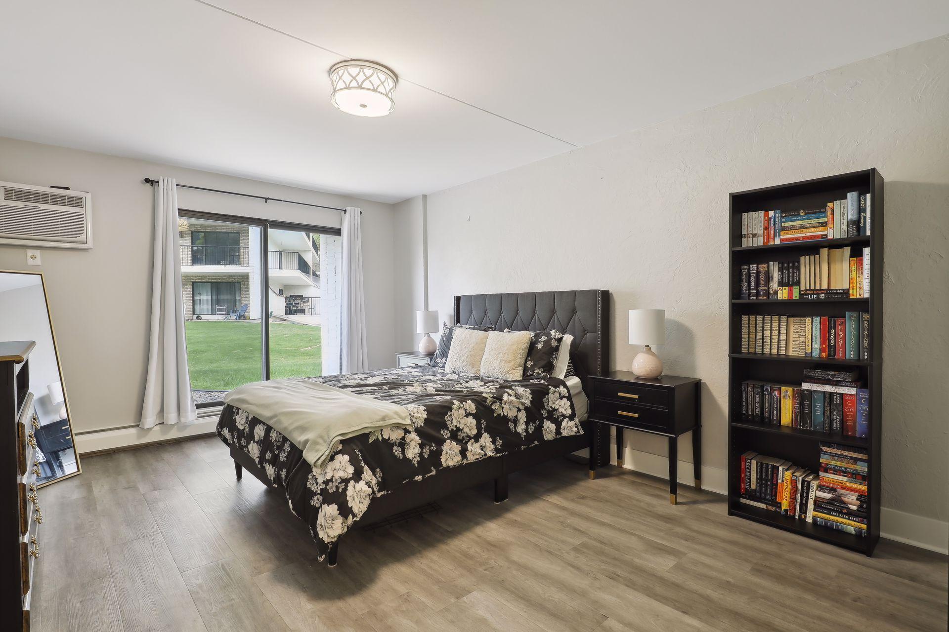10511 Cedar Lake Road 217