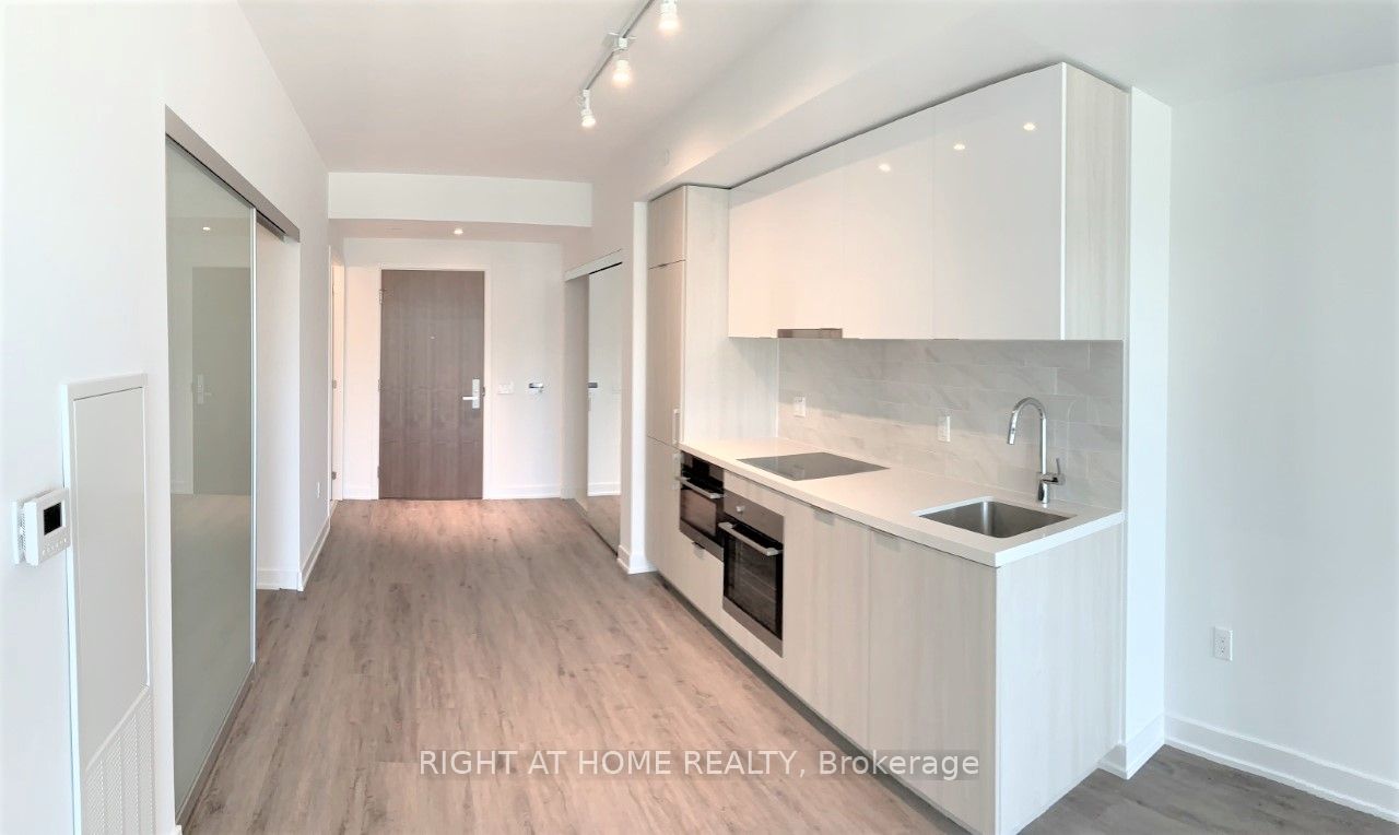 15 E Queens Quay 704