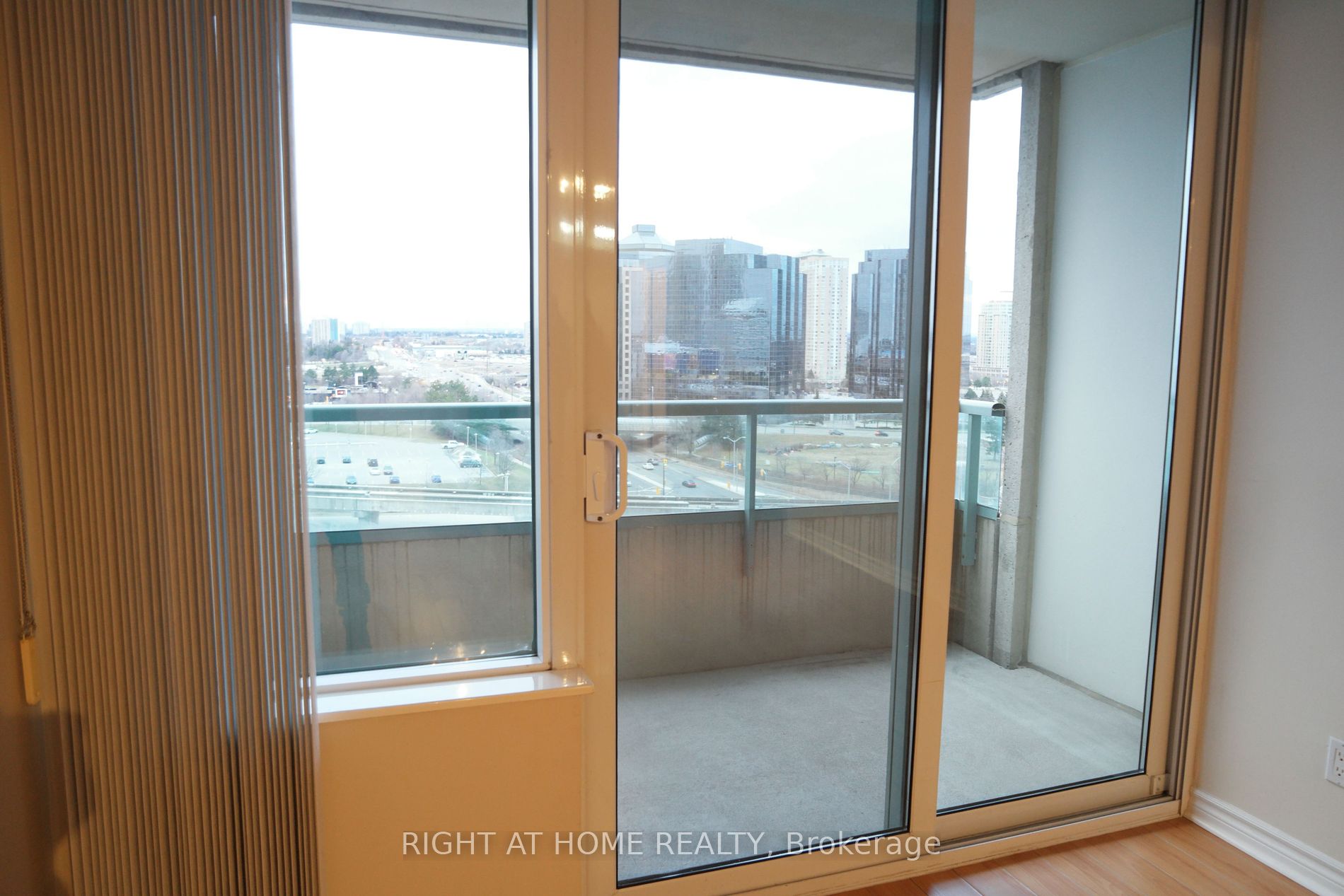 61 N Town Centre Crt 1004