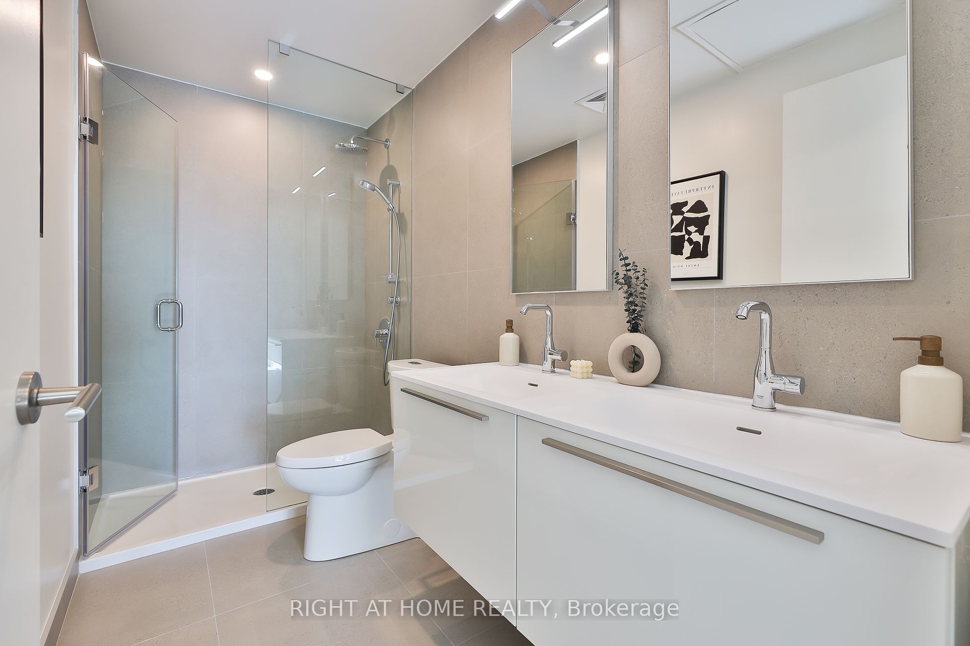 2720 W Dundas St 620