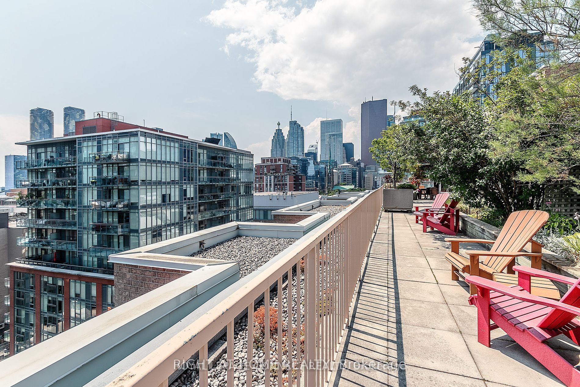 330 E Adelaide St 803