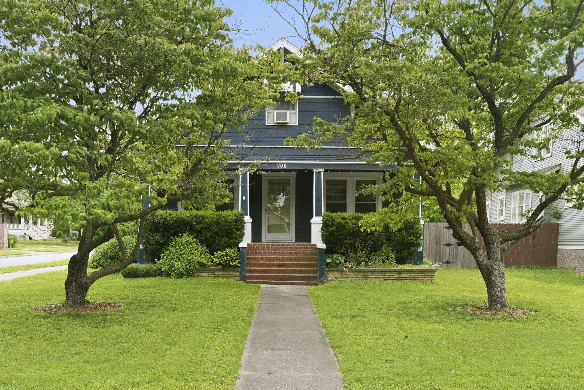 700 S Weller Avenue