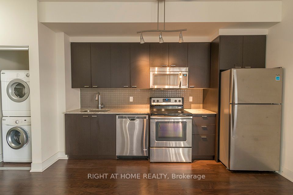 88 E Sheppard Ave 3204