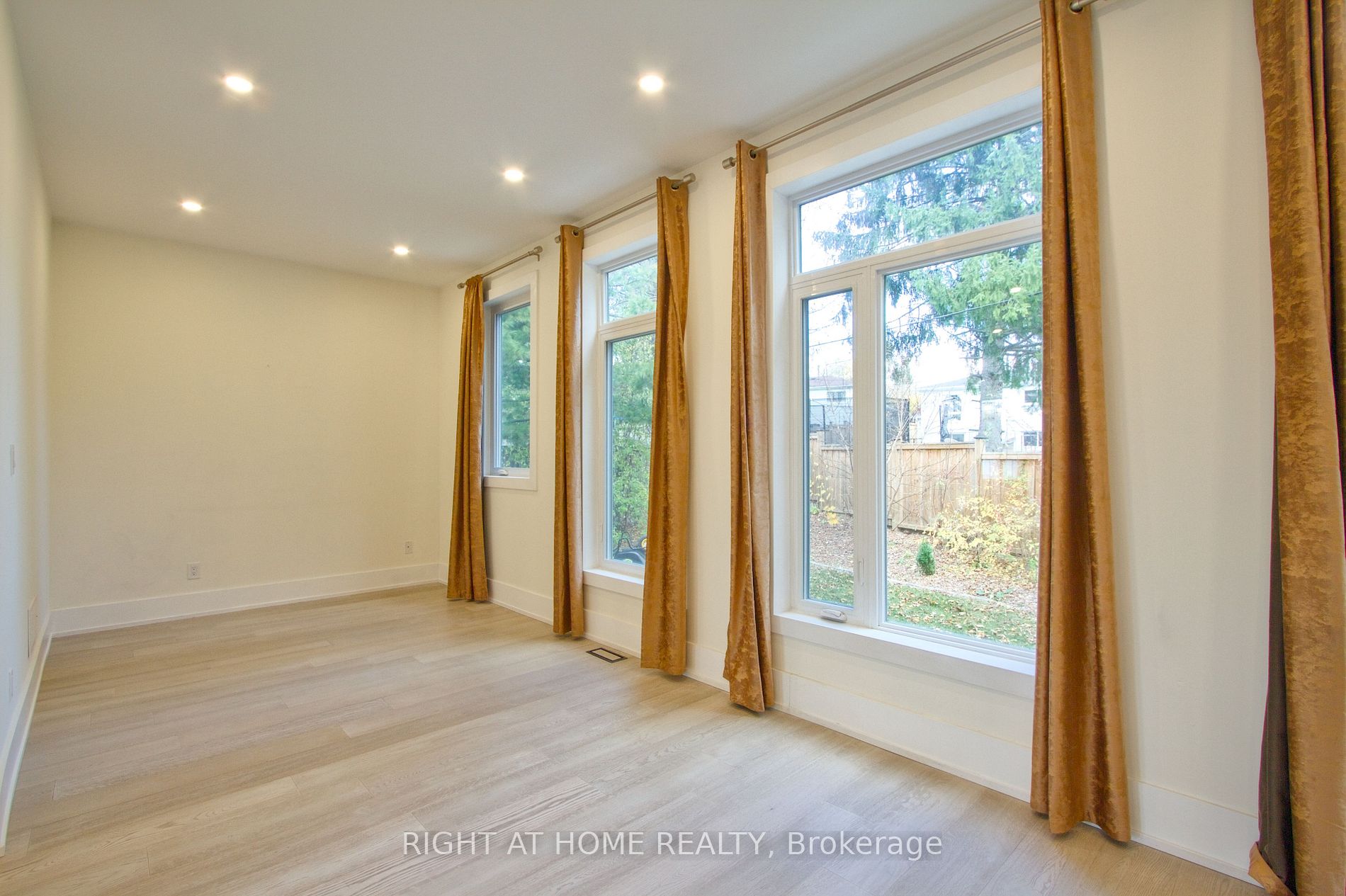 133 Roxborough Rd Main