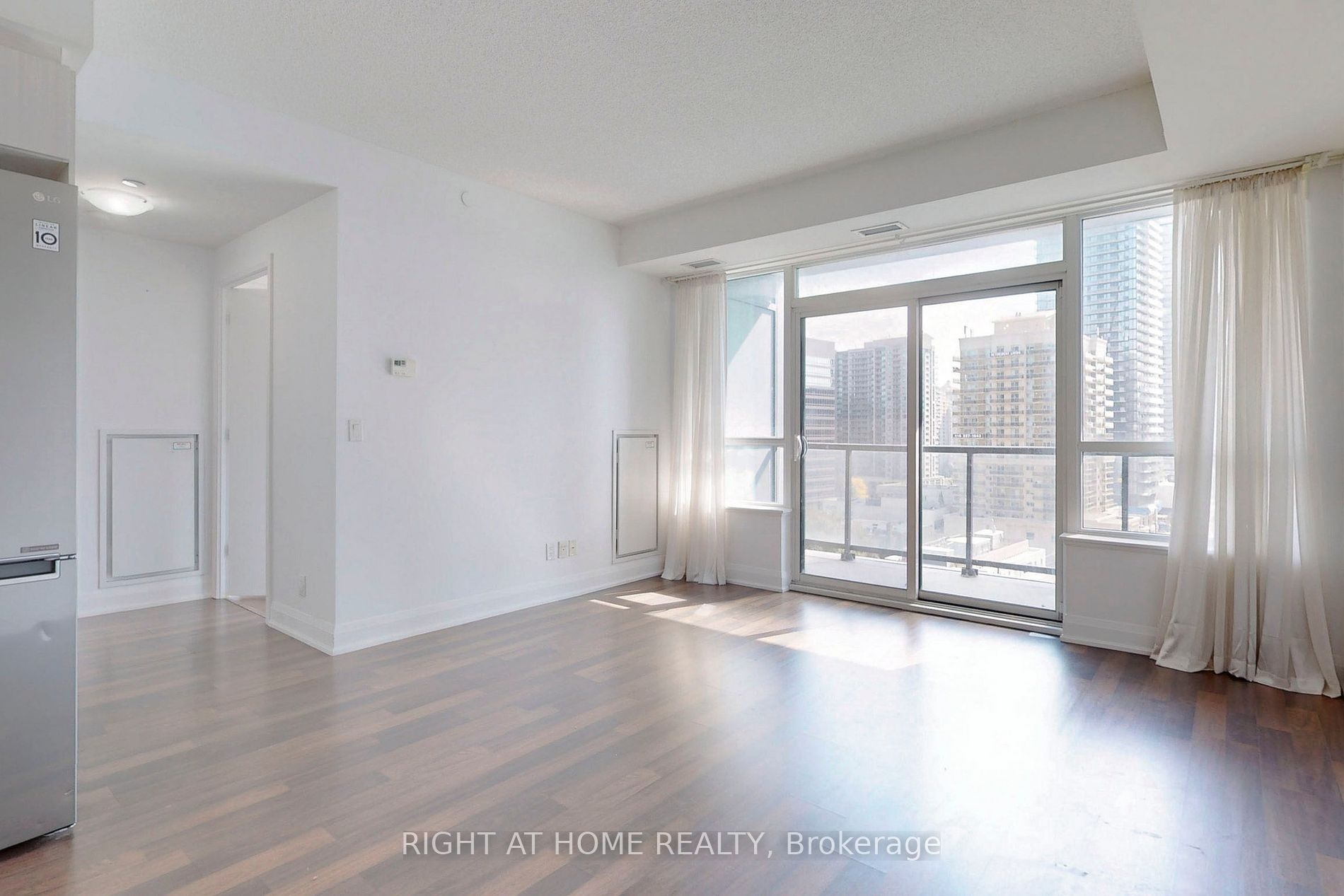 68 Canterbury Pl 902