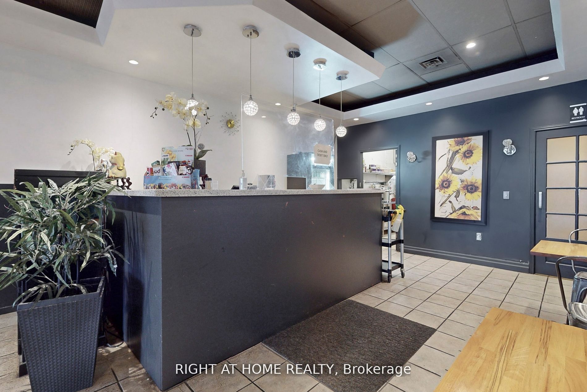 16925 Yonge St 8