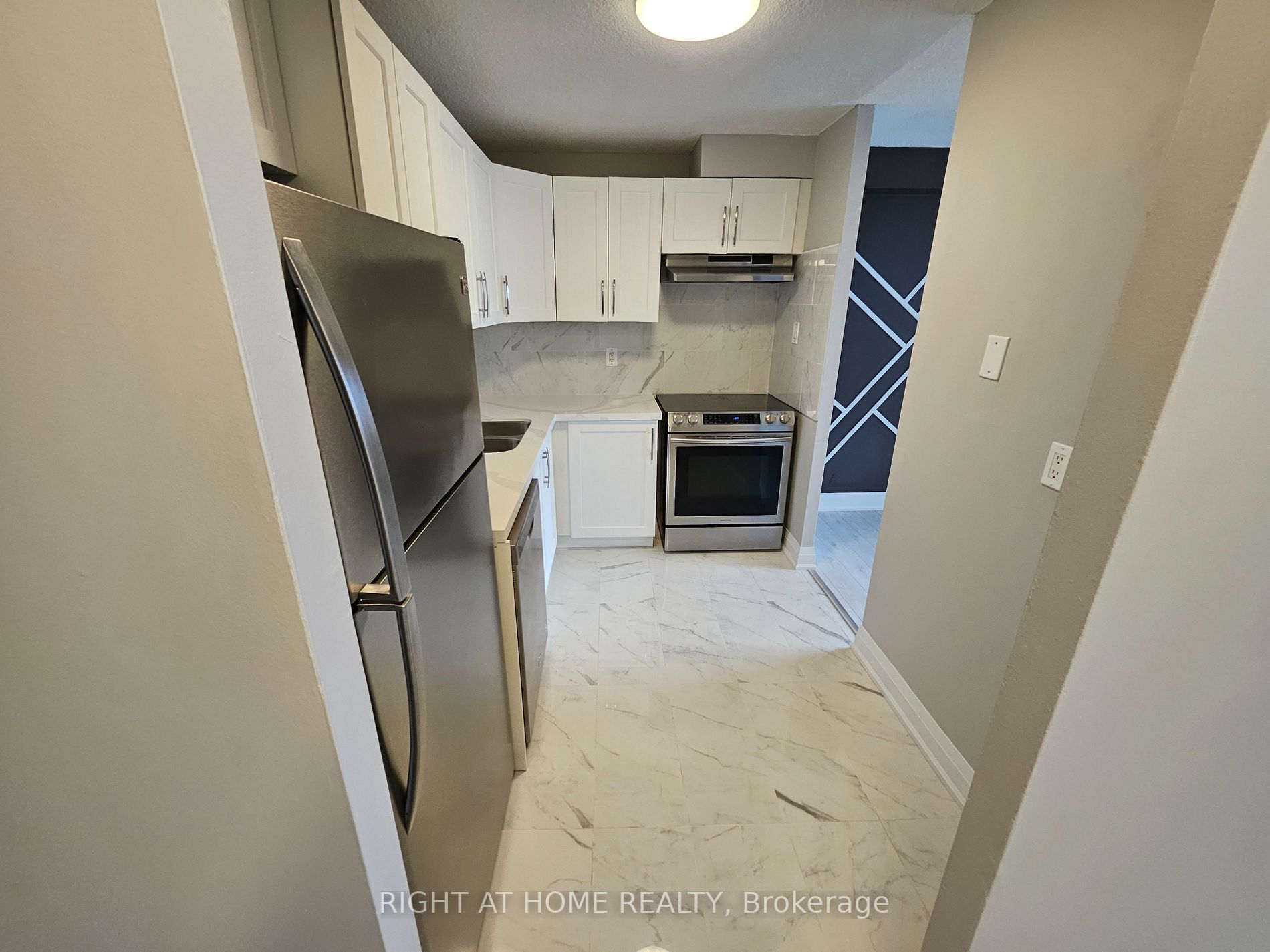 2900 N Battleford Rd 403
