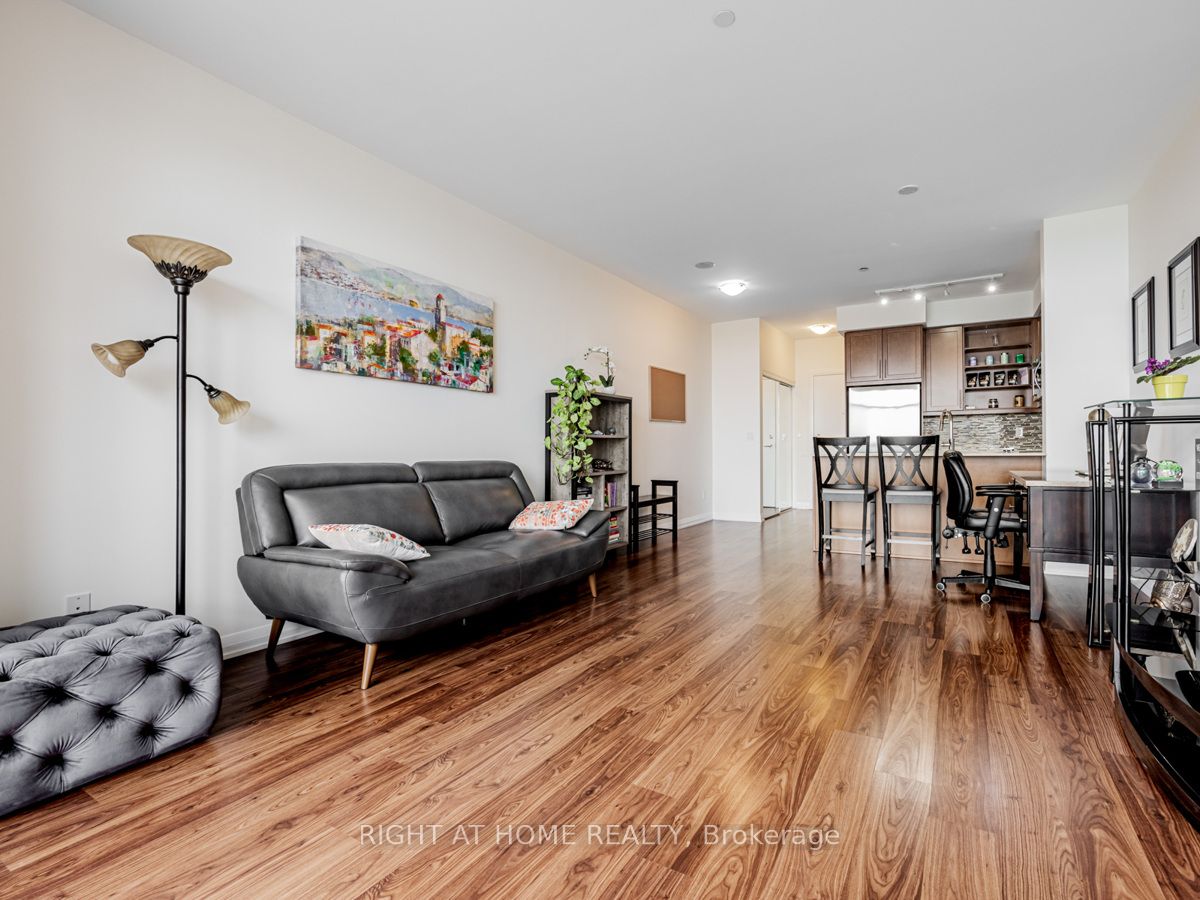 65 E Oneida Cres 1010