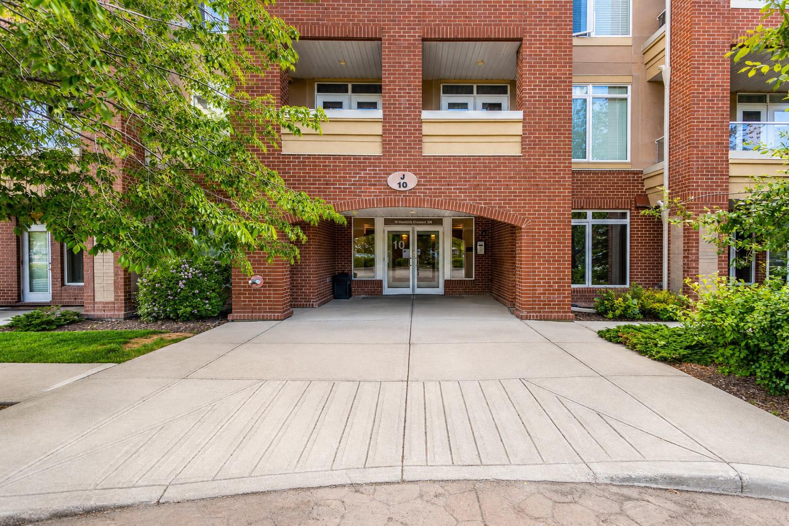 10 Hemlock Crescent SW 306
