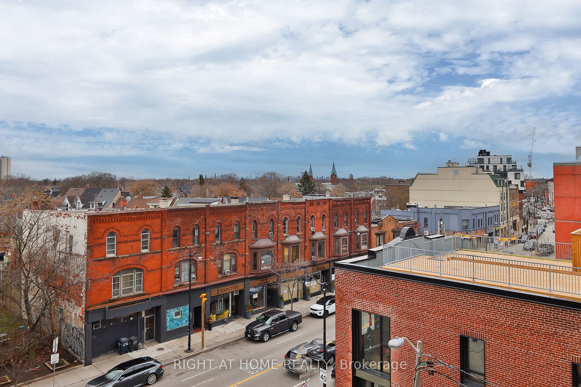 2720 W Dundas St 409
