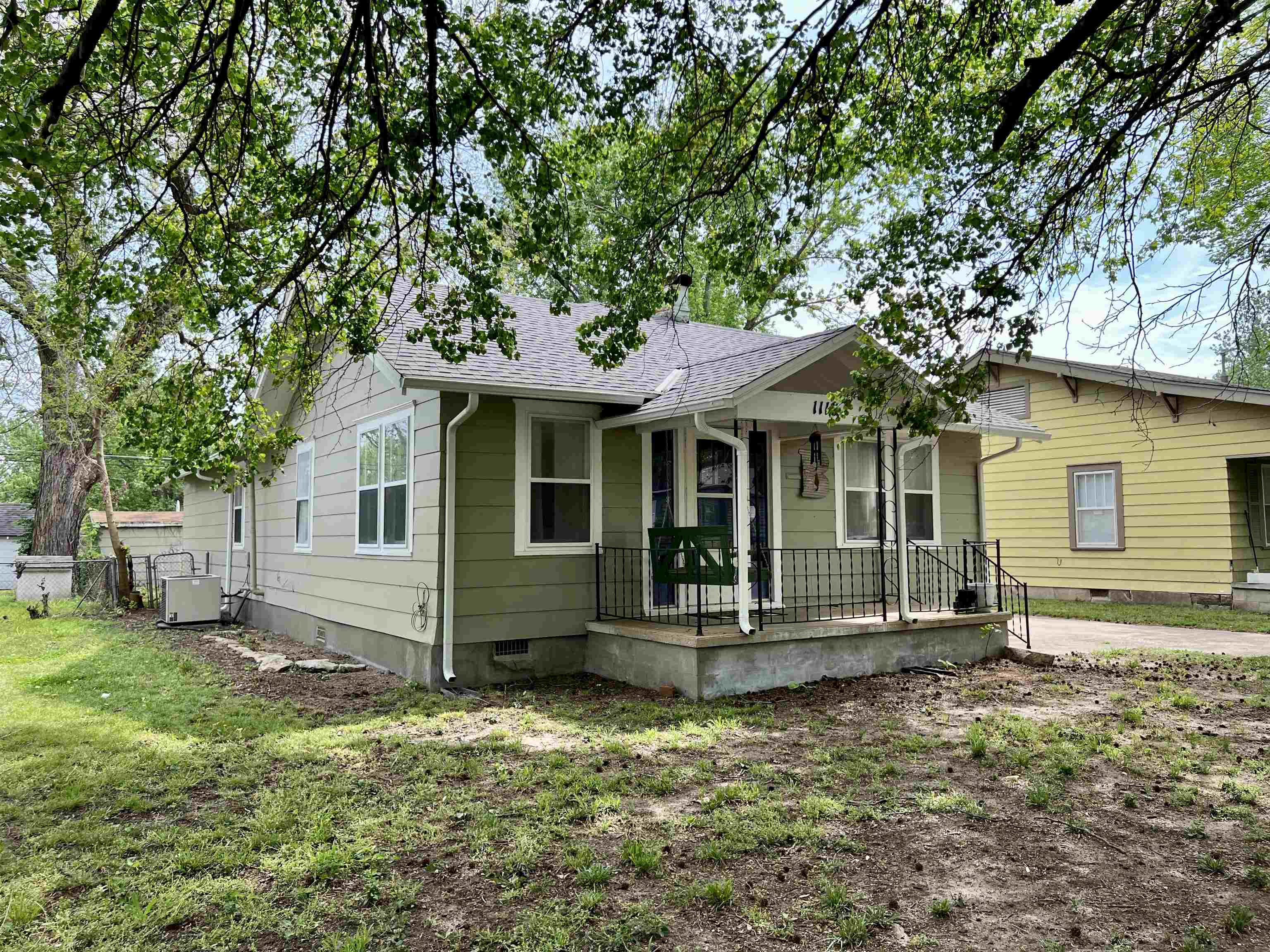 1118 N B