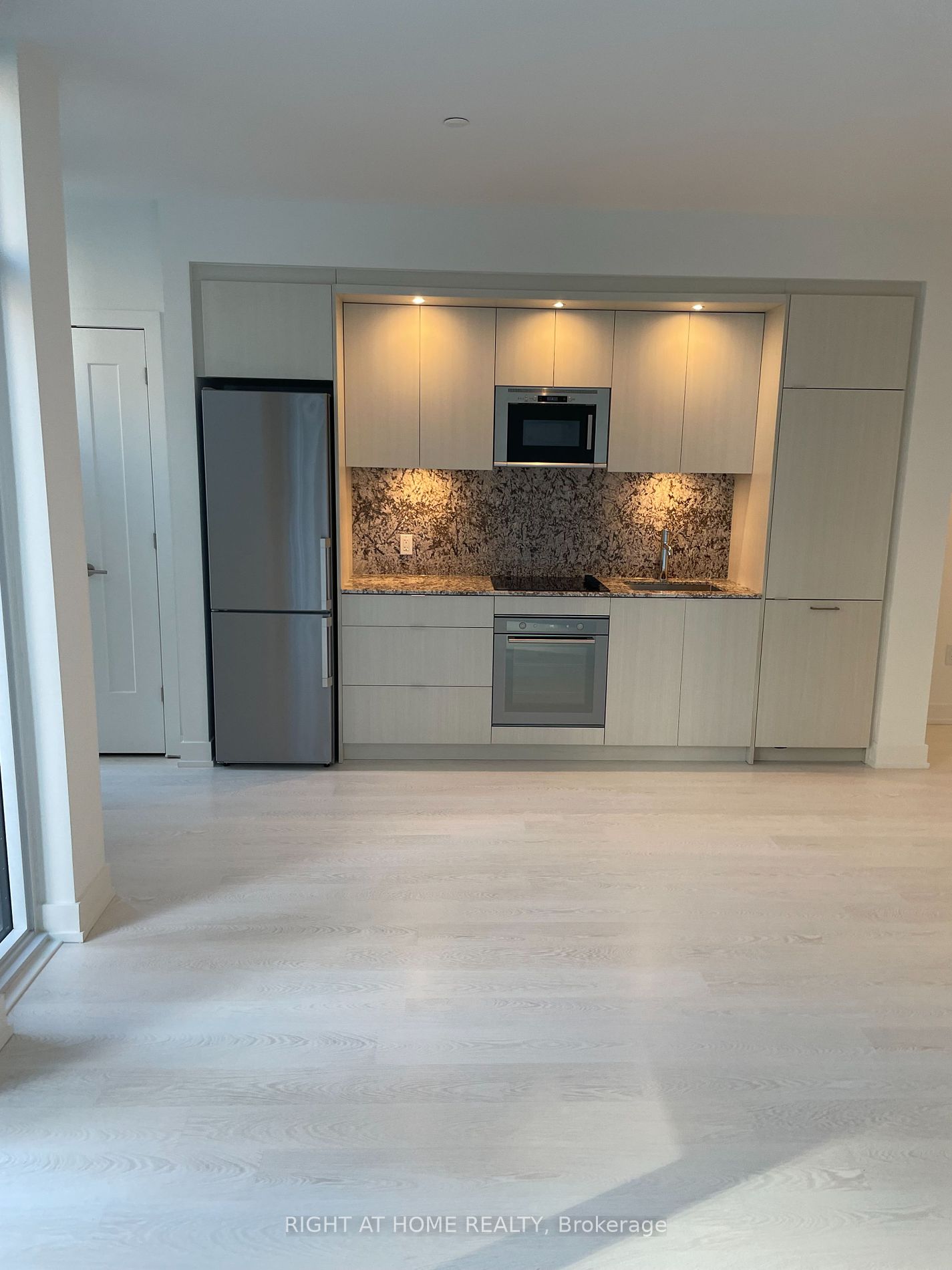 30 Inn On The Park Dr 205