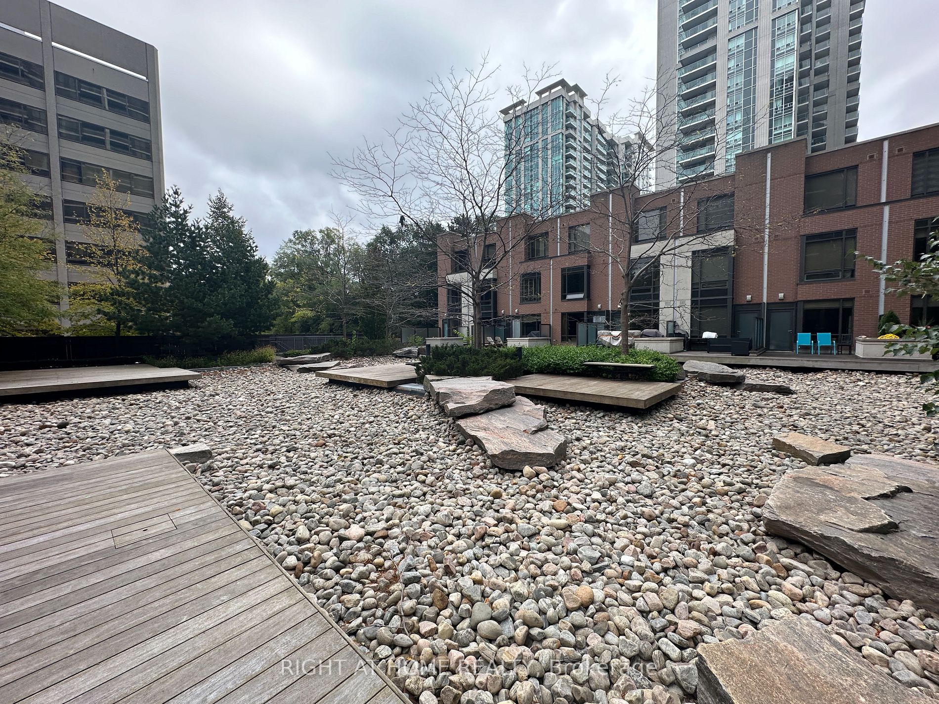 33 E Sheppard Ave 1205