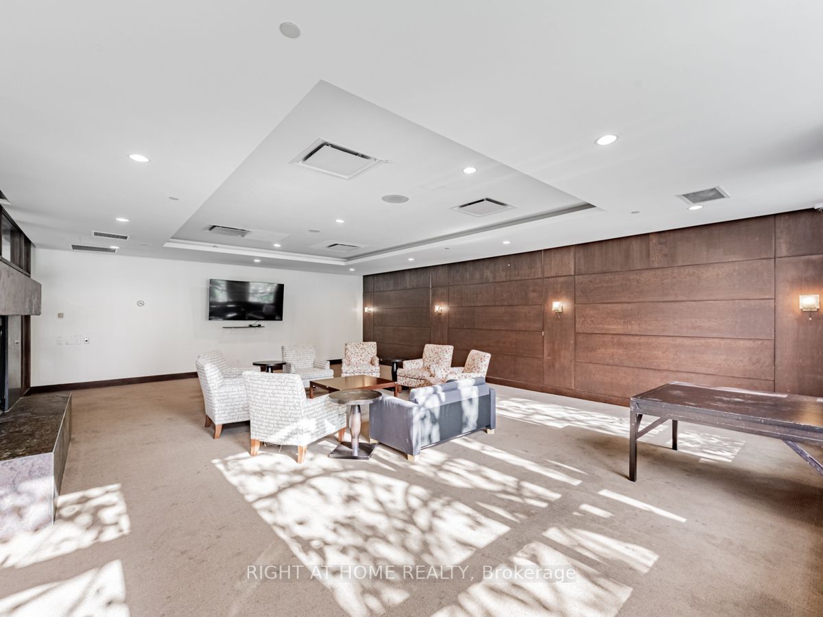 15 Northtown Way 615