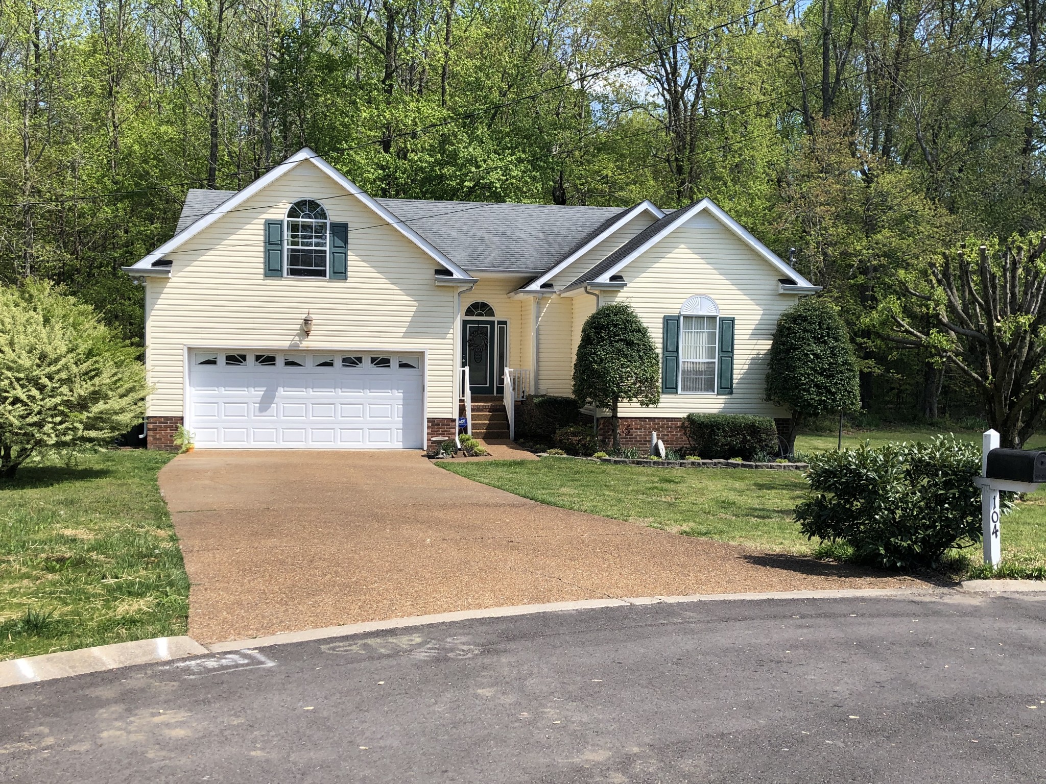 104 Ashwood Ct