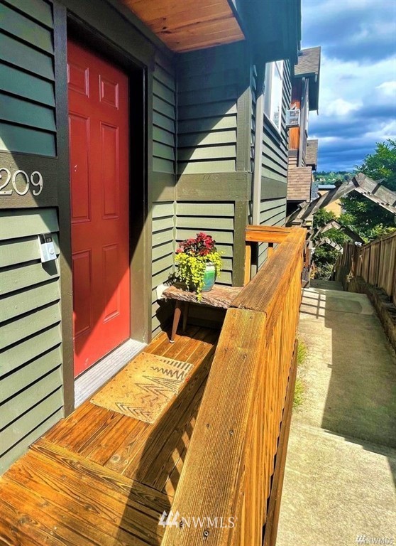 1209 Aurora Avenue N