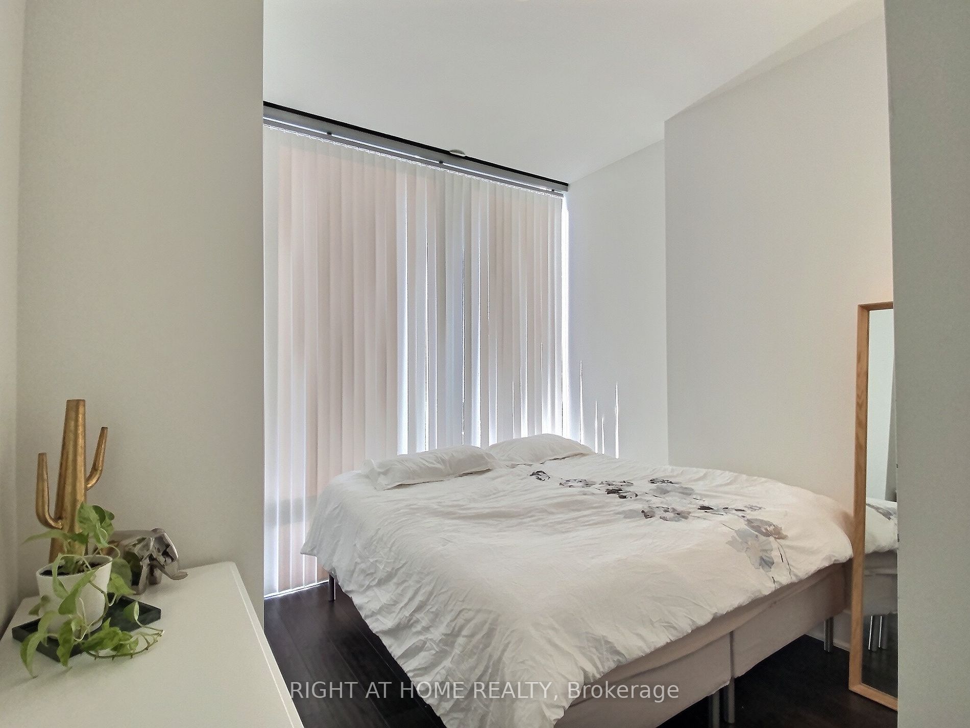 39 E Queens Quay 641