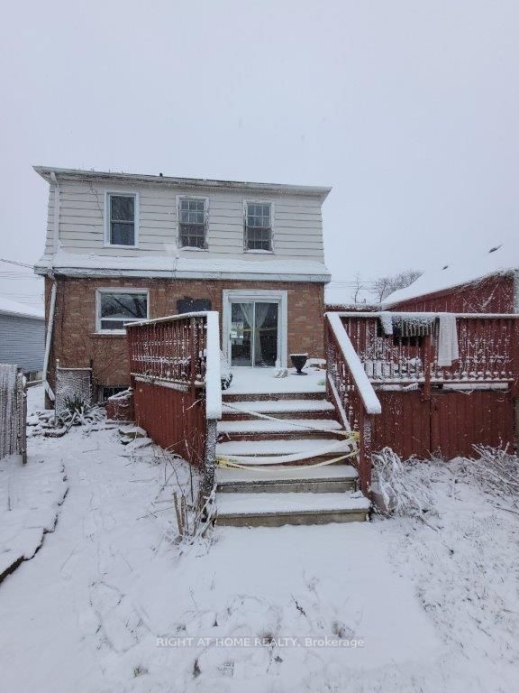 571 Wellington St
